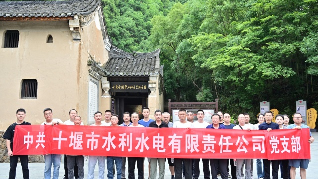 东沟合影_副本_副本.jpg
